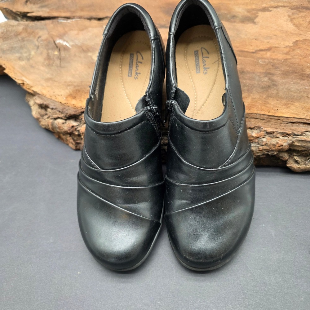Work Casual Clarks Ankle Booties Women 8.5 Black Leather Pleated Zip Up Wedge